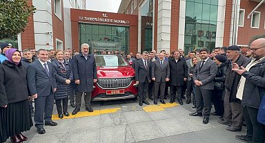 Sanayi ve Teknoloji Bakanı Mustafa Varank, Sultanbeyli'ye Togg otomobil ile geldi