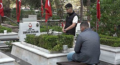 Şehit yakınları bayramın ilk ziyaretinde şehitliğe koştu