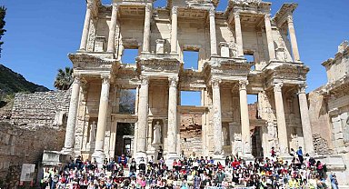 Selçuklu çocuklardan antik kentte barış mesajı