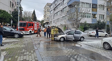 Balıkesir'de Seyir halindeki araç alev aldı