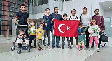 Sudan'daki Türk vatandaşların tahliyesi devam ediyor: Üçüncü kafile İstanbul'a getirildi