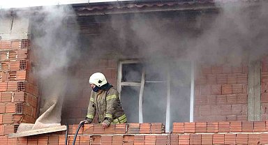 Sultanbeyli'de korkutan yangın