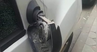 Sultangazi'de Amcasına Kızıp Otomobiline Zarar Verdi: O Anlar Kamerada