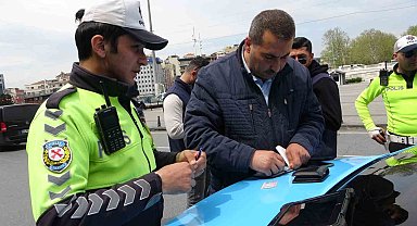 Taksim Meydanı'nda ticari taksilere denetim