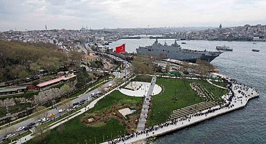 TCG Anadolu gemisini görmek isteyen vatandaşlar 2 km kuyruk oluşturdu