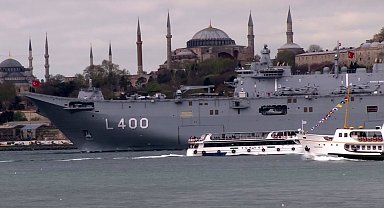 TCG Anadolu, İstanbul Boğazı'nda seyretti