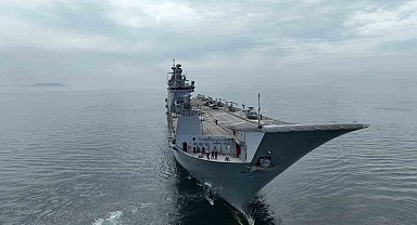 TCG Anadolu Sarayburnu'na yanaştı