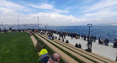 TCG Anadolu'ya vatandaşların yoğun ilgisi sürüyor