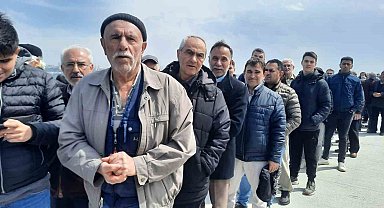 Tekerlekli sandalyesiyle tüm engelleri aşarak TCG Anadolu'yu görmeye geldi