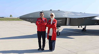 TEKNOFEST'te tarihi anlar yaşandı: İnsanlı ve insansız savaş uçakları birlikte uçtu