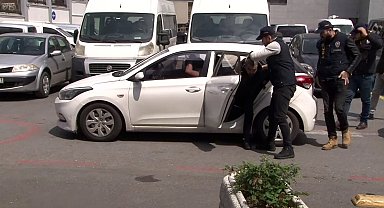 Thodex'in kurucusu Faruk Fatih Özer, İstanbul Havalimanı'ndaki işlemlerinin tamamlanmasının ardından emniyete getirildi.