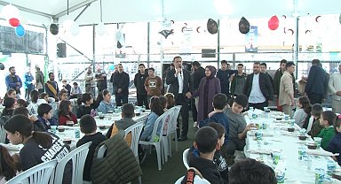 Tophaneli çocuklar tekne oruçlarını hep beraber açtı