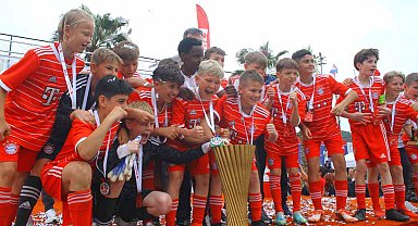 U12 İzmir Cup'ta şampiyon FC Bayern Münih