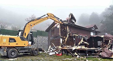 Uludağ Yolundaki Kaçak Villa Yıkıldı