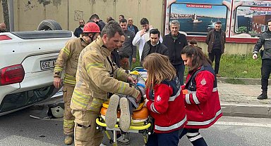 Üsküdar'da iki otomobil kafa kafaya çarpıştı: 1 yaralı