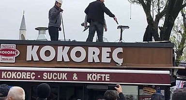 Üsküdar'da yıkım gerginliği: Silahla çatıya çıkıp zabıtayı engelledi