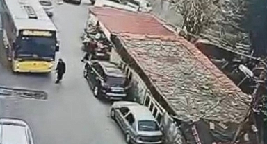 Vatandaşa Otobüs Çarptı, Yakını Otomobil İle Kalabalığa Daldı