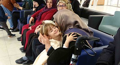 Yaşlılar merkezinde kuşaklar arası bayramlaşma