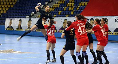 Yenimahalle play-off'a İzmir galibiyeti ile başladı