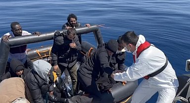 Yunan unsurlarınca ölüme terk edilen 18 kaçak göçmen kurtarıldı