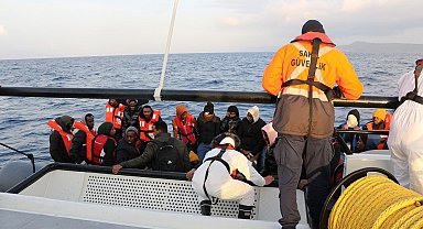 Yunan unsurlarınca ölüme terk edilen 50 kaçak göçmen kurtarıldı