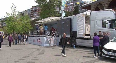 'Yarısı bizden' kampanya tırı Üsküdar'da vatandaşları bilgilendiriyor