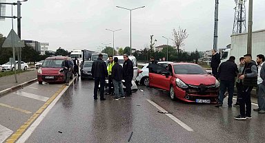 7 aracın karıştığı zincirleme kaza: 2 yaralı