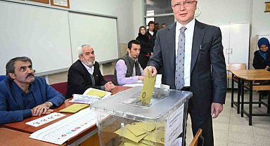 AK Parti Bursa İl Başkanı Davut Gürkan oyunu kullandı