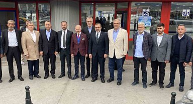 AK Partili aday Yıldırım, 15 Temmuz Demokrasi Otogarı'nda esnaf ile bir araya geldi