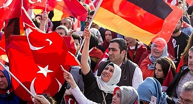    Almanya’da “Irkçılık Var” Diyen Türk İşinden Oldu   