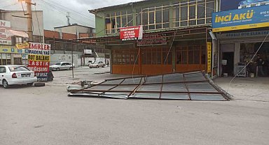 Ankara'da fırtına çatıları uçurdu