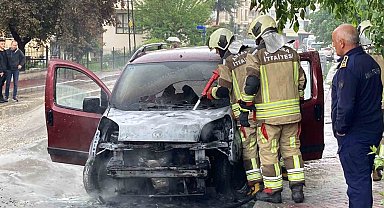 Kontağı Çevirdi Araba Alev Aldı