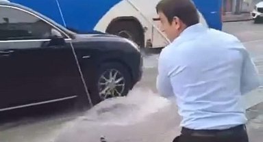 Ankara'da vatandaşlar caddelerde oluşan sulara oltalarını salladı