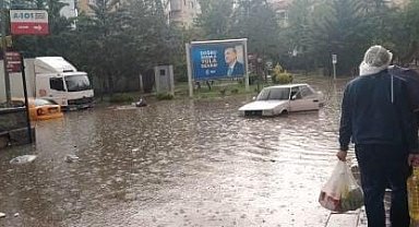 Ankara'da yağış nedeniyle trafikte zor anlar