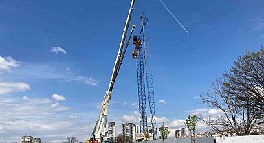 Ankara'da yürekler ağza geldi: Kuleli vinç koptu