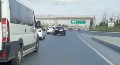 Arnavutköy'de düğün konvoyunda makas atarak ilerleyen sürücü kameraya yansıdı