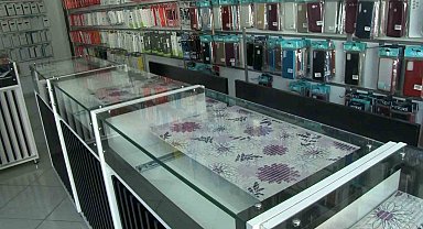 Hırsızlar Kendisini Fark Eden Esnafın Üzerine Araç Sürdü