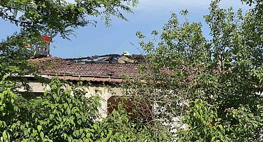 Arnavutköy'de yeşil alan ortasındaki metruk binada korkutan yangın