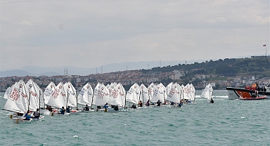Ayvalık'ta TYF Yelken Ligi 2. Ayak Optimist Yarışmaları Yapıldı
