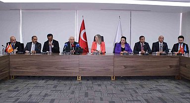 Azerbaycan heyetinden AK Parti'ye seçim öncesi başarı dileği