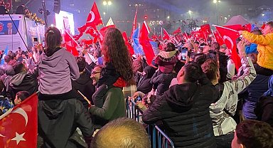 Bağcılar'da seçim kutlaması başladı