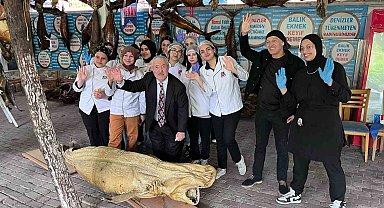 Balıkçı Kenan'dan genç aşçılara balık eğitimi