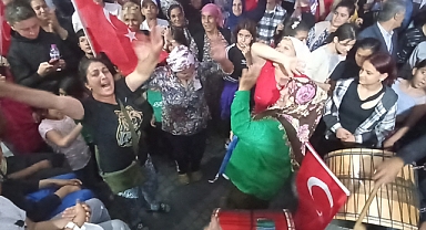 Balıkesir’de Roman Vatandaşlar Erdoğan'ın Zaferini Kutladı