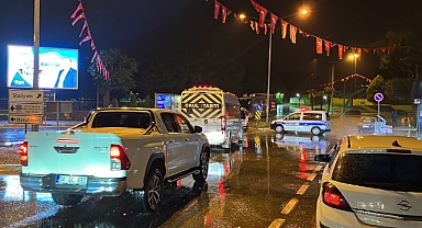 Balıkesir'i Yarım Saatlik Yağmur Felç Etti