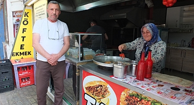 Balıkesirli İşletmeci 5 Yıldır İhtiyaç Sahiplerini Ücretsiz Doyuruyor   