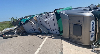 Bandırma-Çanakkale Karayolunda Tır Devrildi