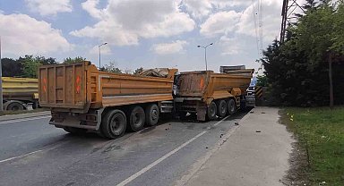 2 Hafriyat Kamyonu Çarpıştı, 3 Kişi Yaralandı