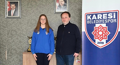 Başkan Orkan Milli Yüzücüyü Konuk Etti 