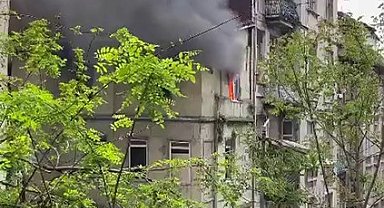 Arkadaşına kızan genç evi ateşe verdi