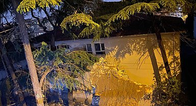 Okul Bahçesine İstinat Duvarı Çöktü